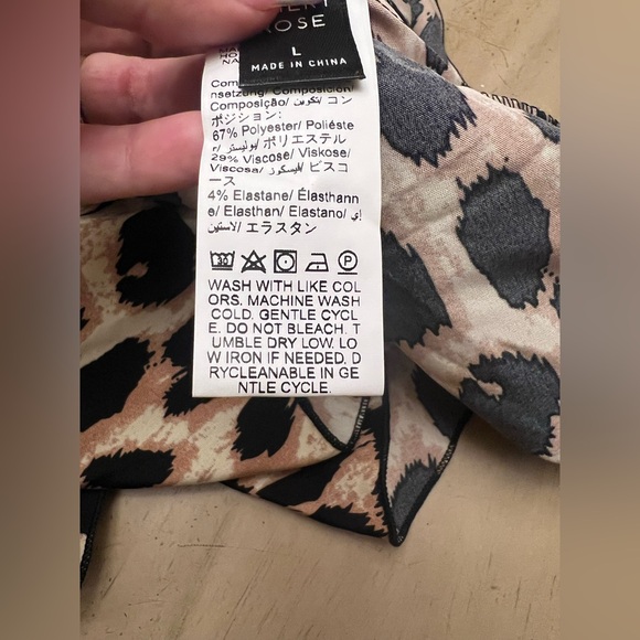 🖤 Leopard Print Dress with Black Ribbed Top & Tie Waist - Picture 7 of 7